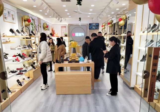 開老北京布鞋店年收入?
