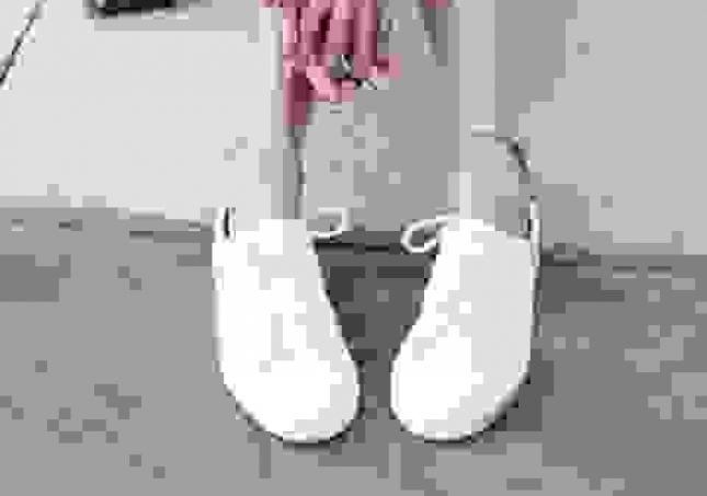 白鞋子發(fā)黃有什么辦法變白-白色帆布鞋發(fā)黃,怎么洗才能變白?