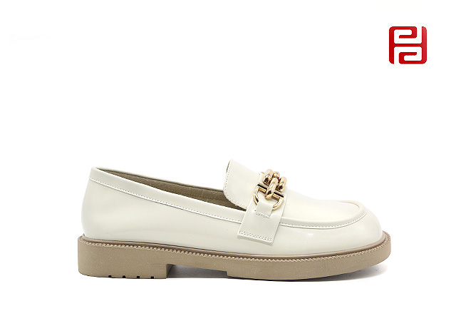 春季新款女鞋低跟時尚休閑樂福鞋亮面ins小皮鞋