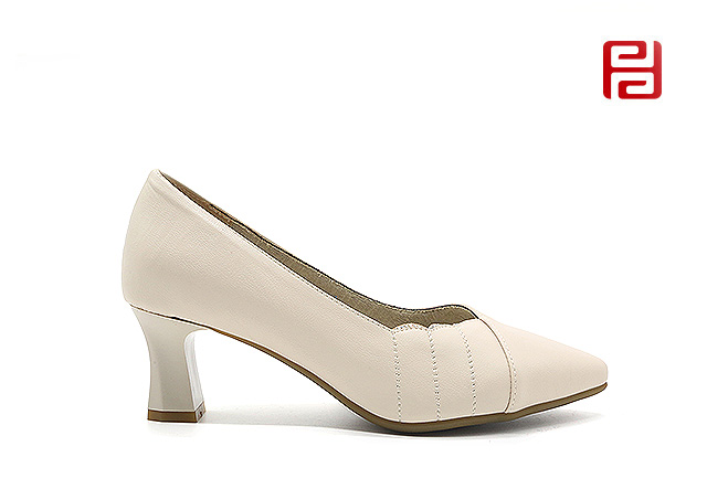 福連升春季新款優(yōu)雅通勤高跟鞋女單鞋通勤方跟女鞋